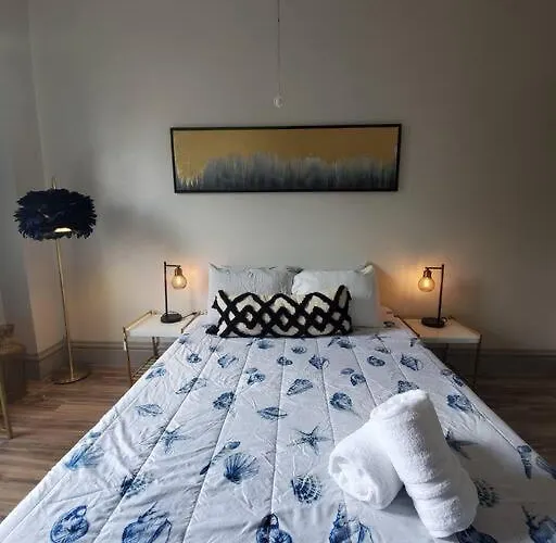 Industrial And Modern Studio For Two Gaslamp District! Perfectly Located Near Downtown! Your Home Away From Home!