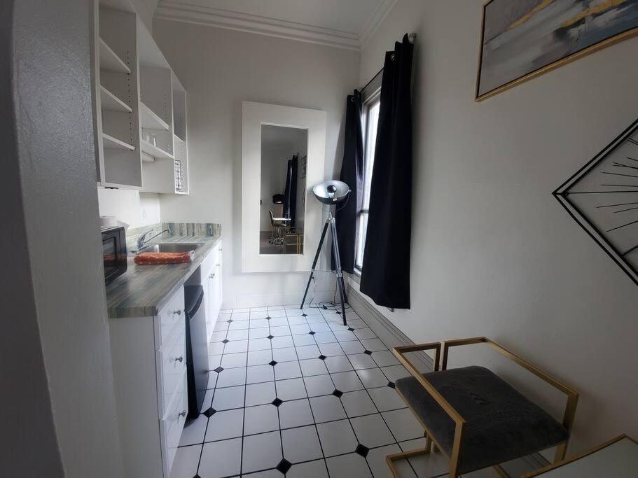 Industrial And Modern Studio For Two Gaslamp District! Perfectly Located Near Downtown! Your Away From Home! Apartment San Diego